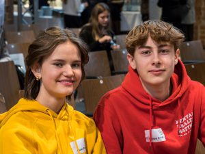 Teil des Podiums: Nicky und Philipp des Johann-Sebastian-Bach Gymnasiums Mannheim.